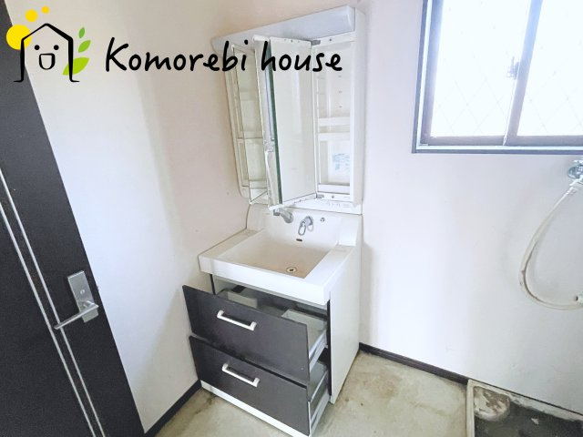 鴻巣市大芦　中古戸建の独立洗面台|独立洗面台あり、毎朝おしゃれに忙しい女性の方におすすめです