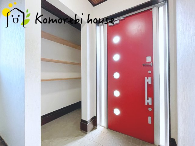 鴻巣市大芦　中古戸建の玄関|きれいな玄関です