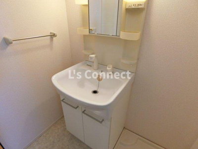 【洗面所】 | シャルマン古川Ａ | 朝の支度もスムーズな独立洗面台。