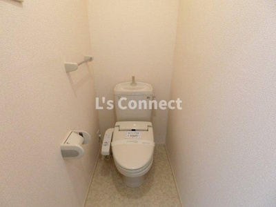 【トイレ】 | シャルマン古川Ａ | 温水洗浄便座付きのトイレ。