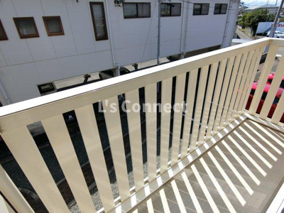 【バルコニー】 | シャルマン古川Ａ | ２階のお部屋で晴れた日には洗濯物もたくさん干せます。