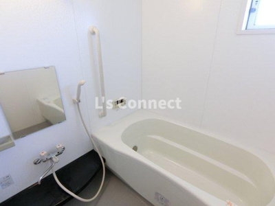 【浴室】 | シャルマン古川Ａ | 足を伸ばして入れる１坪浴室。追焚き機能付き。