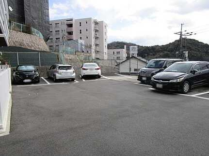牛田東パークマンションの駐車場