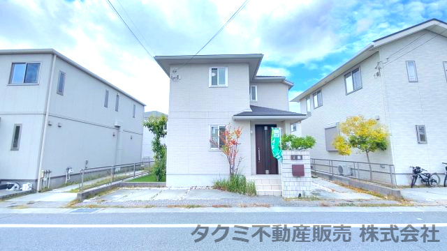 神戸市垂水区舞多聞西　中古一戸建の前面道路含む現地写真