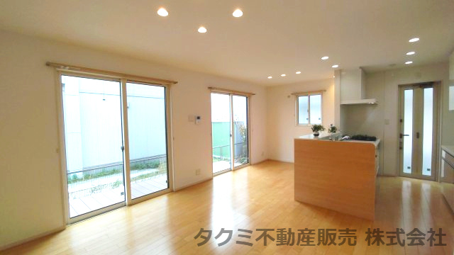 神戸市垂水区舞多聞西　中古一戸建の居間・リビング