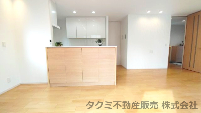 神戸市垂水区舞多聞西　中古一戸建の居間・リビング