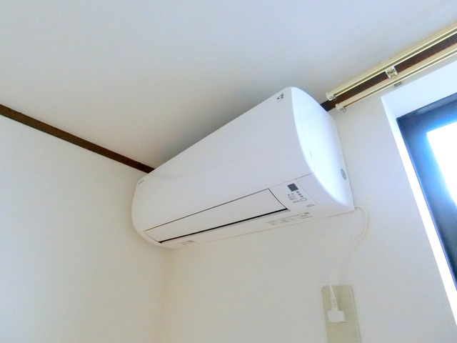 シャルマンホリカワの設備|★2021年製の新品エアコンに交換しました★