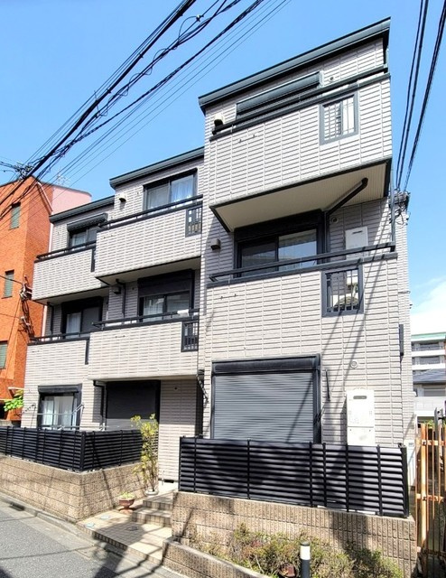 シャルマンホリカワの外観