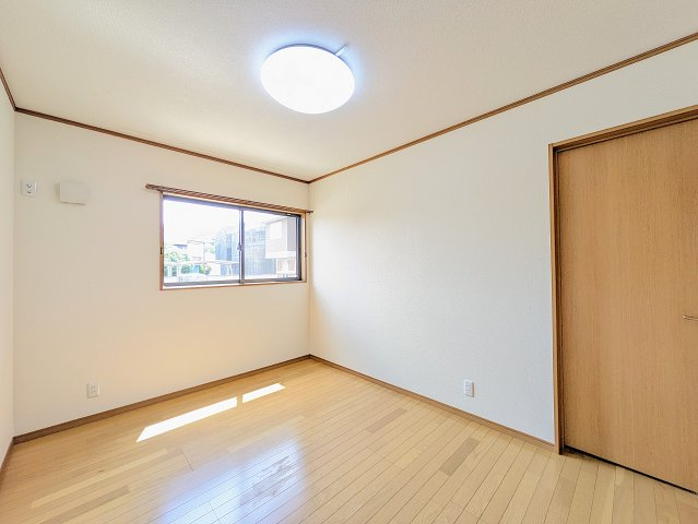 Ｍハイツ新島町の洋室