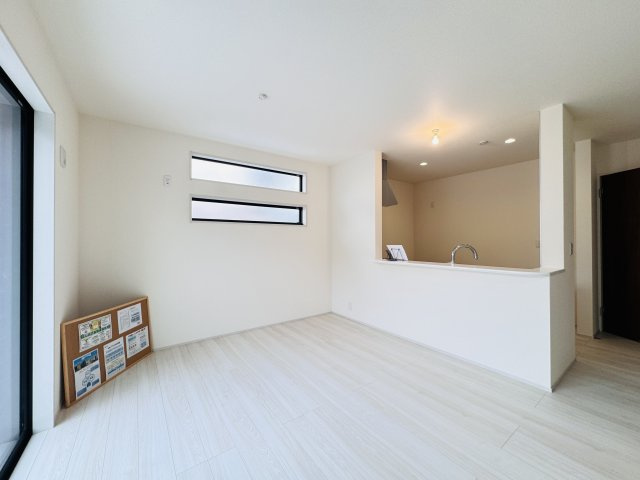 柏市南増尾４丁目新築戸建の居間・リビング|16.5帖リビングダイニングキッチン