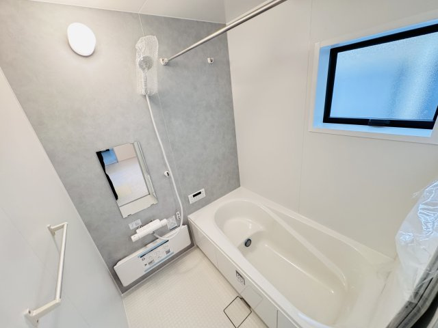 柏市南増尾４丁目新築戸建の浴室|手元で水流切り替えシャワーヘッド・足を伸ばせる広々浴槽で毎日リラックス♪