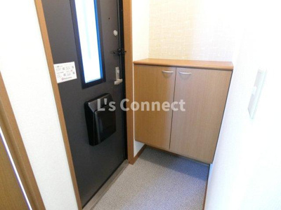 【玄関】 | シャトレーライフ | 下駄箱付きで靴も収納できます。