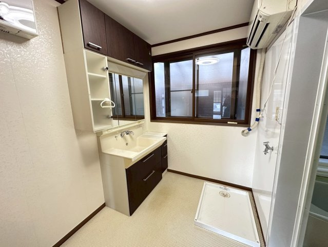 【商談中】中古戸建　揖斐郡池田町本郷　平成6年築の独立洗面台