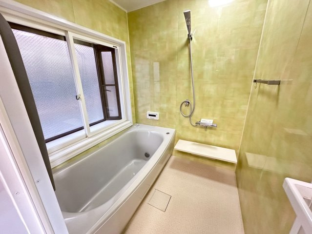 【商談中】中古戸建　揖斐郡池田町本郷　平成6年築の浴室