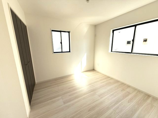 アーバンスタイル前橋市北代田町1期　2号棟の洋室|1階洋室です