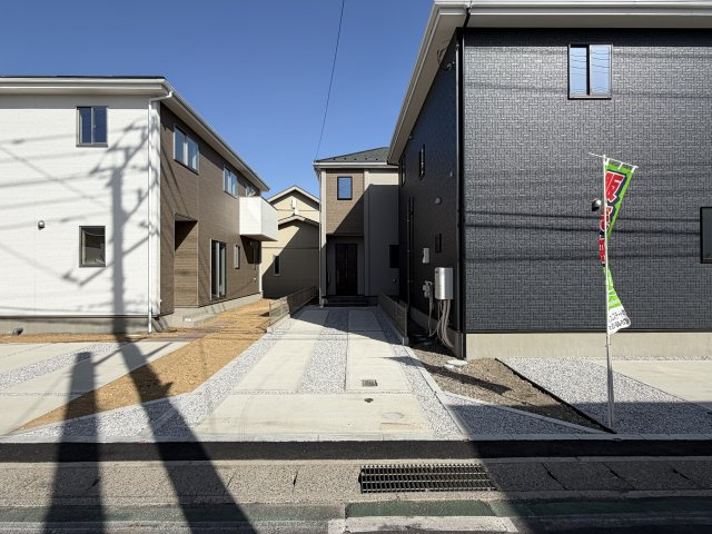 アーバンスタイル前橋市北代田町1期　2号棟の駐車場|駐車場は縦列駐車になりますが、２台駐車可能です。