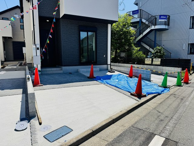 八王子市　北野町　新築一戸建て　６期の駐車場|～並列2台駐車可能カースペース～