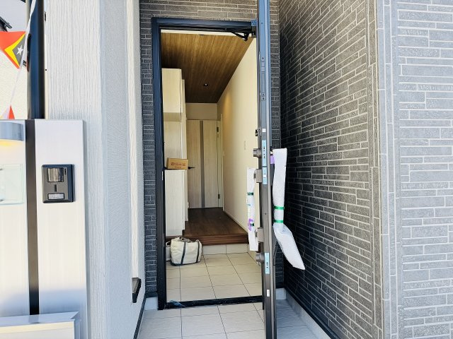 八王子市　北野町　新築一戸建て　６期の玄関|～玄関は安心のWロックキーを採用～