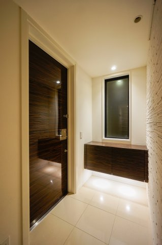 グランドメゾン代沢の玄関