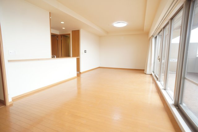 ラ・ビスタ宝塚レフィナス１番館の居間・リビング