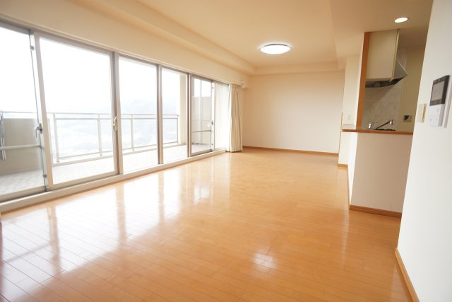 ラ・ビスタ宝塚レフィナス１番館の居間・リビング