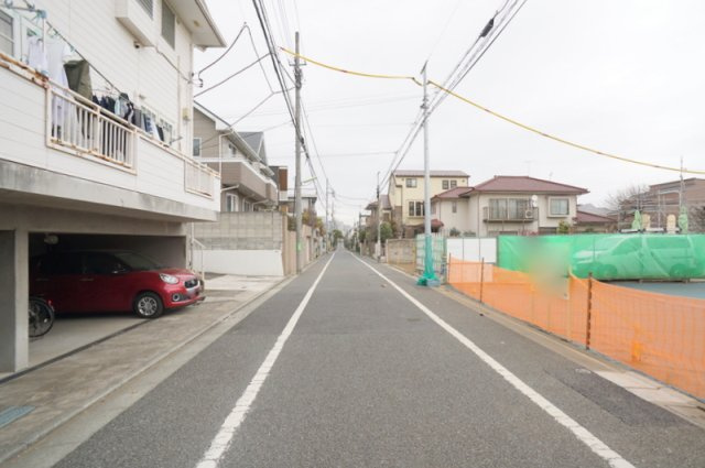 下馬６　土地の前面道路含む現地写真|北西側公道　幅員約5.9m　間口約14.3m