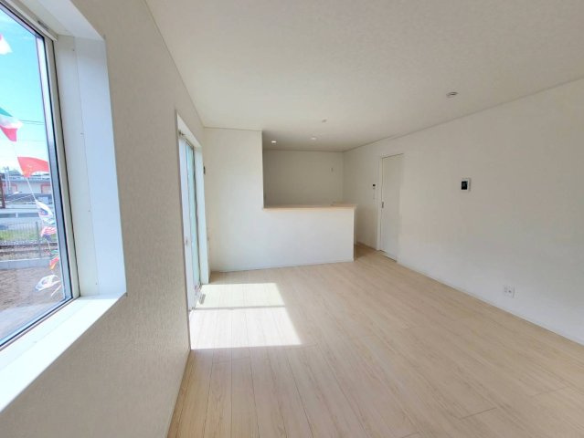 【Cradle garden】真岡市台町 第9の居間・リビング|〇2号棟・16帖リビング〇
4LDK+S+カースペース2台
ご家族みんながゆったりくつろげる広々リビング！
ゆとりある空間が、日常を心地よいひとときに変えてくれます。
※2026年4月撮影