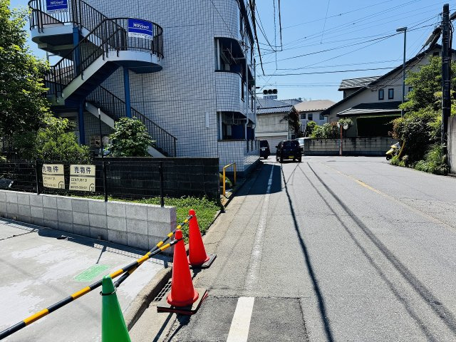 八王子市　北野町　新築一戸建て　６期の前面道路含む現地写真|～南西8ｍ公道に面しています～