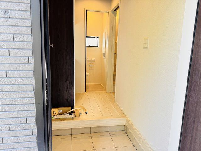 八王子市　北野町　新築一戸建て　６期の玄関|～玄関は安心のWロックキーを採用～