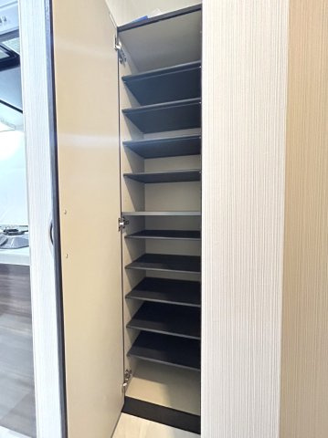 RⅣ(アールフォー)Bの玄関