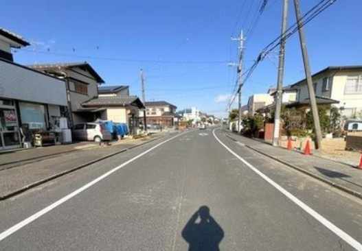 【新築】坂戸市鶴舞２丁目５期 全１棟|前面道路12ｍで車の出し入れも楽々！