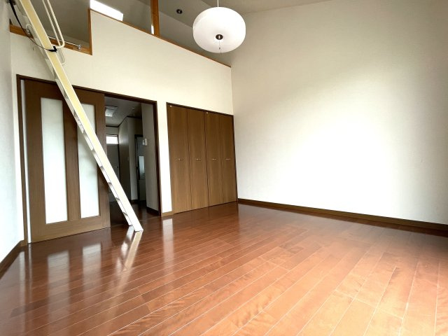 サンハイツ早野の洋室