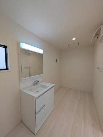 【独立洗面台】 | リナージュ高崎市上和田町01期ー① | 収納やガス乾燥機も設置できる広々スペース♪