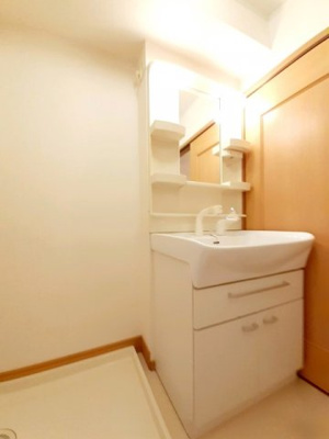 【洗面所】 | アルフィーノはるＤ | ゆったりとスペースのある洗面所