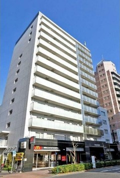 【外観】 | ステイレジデンス西新宿 | 鉄筋コンクリート造のがっちりとした建物。