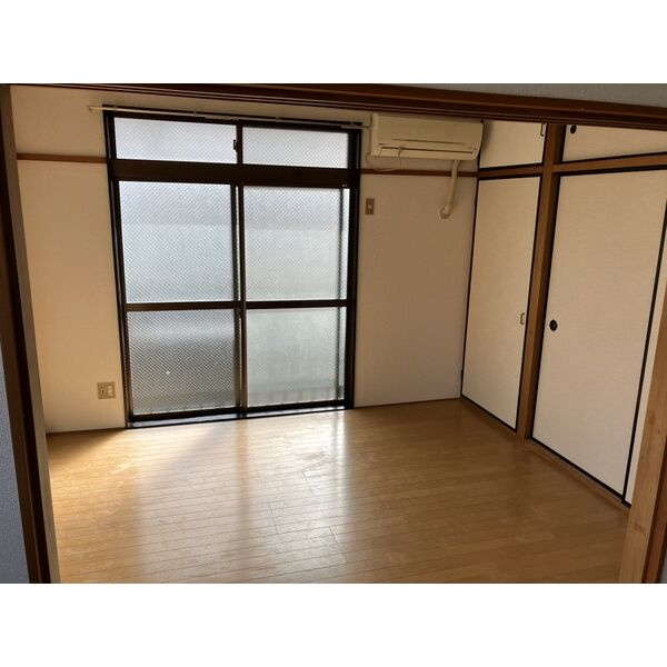 サンライズ市川の居間・リビング