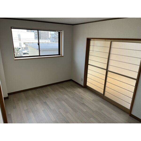 サンライズ市川の洋室