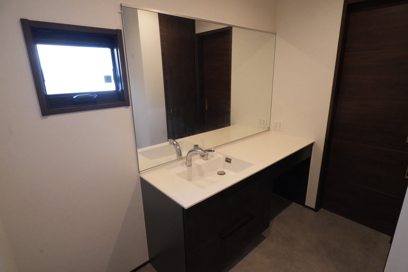 彩都中古戸建の独立洗面台|その他詳細やご質問はお気軽に1Deal Estate☎072-665-9163までお問い合わせください