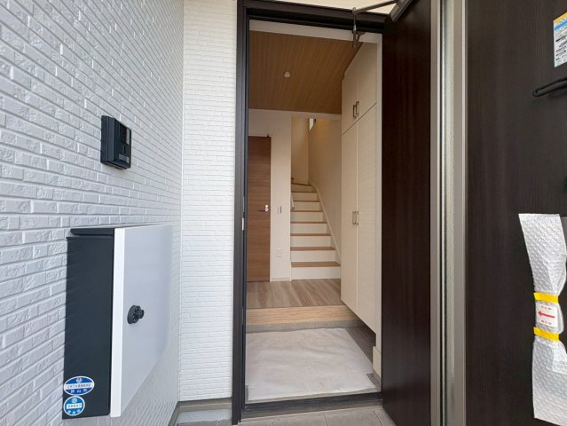 狭山市北入曽　新築分譲　「入曽駅」徒歩24分　敷地40坪　【御狩場小学区】の玄関