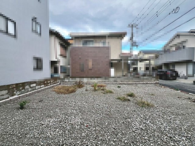 並松町　売土地の外観|北東側幅員は約4m公道と車通りも少なく静かな住環境♪