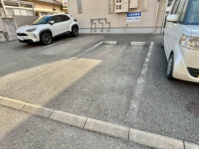 ラシック鷹匠の駐車場