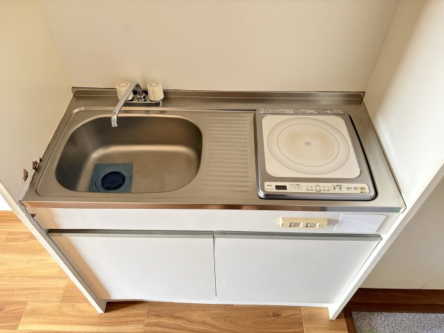 ペピーノのキッチン|※同間取101号室の参考写真※202号室は腰高窓はありません※