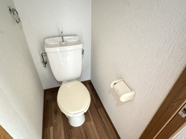 ペピーノの収納|※同間取101号室の参考写真※202号室は腰高窓はありません※