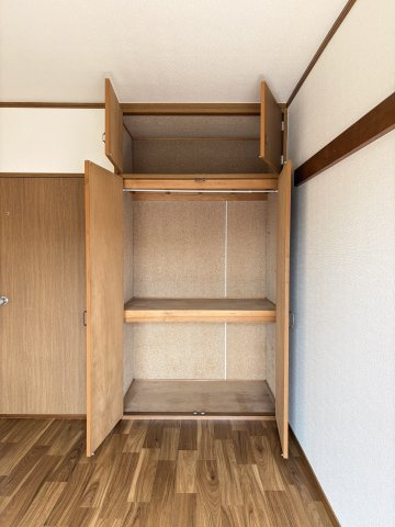 ペピーノのバルコニー|※同間取101号室の参考写真※202号室は腰高窓はありません※