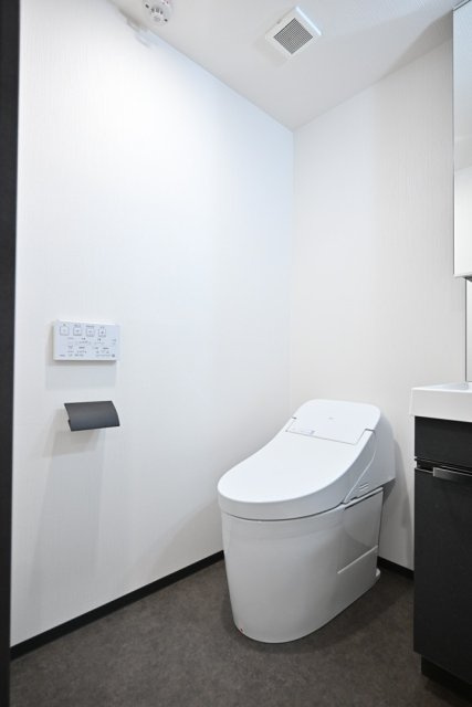 GRANSITE NAKAMEGURO　ネット0　新築　角部屋　最上階のトイレ