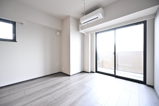 GRANSITE NAKAMEGURO　ネット0　新築　角部屋　最上階の居間・リビング