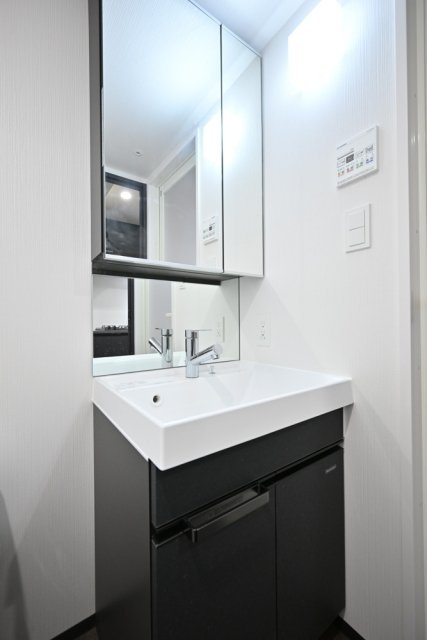 GRANSITE NAKAMEGURO　ネット0　新築　角部屋　最上階の洗面所