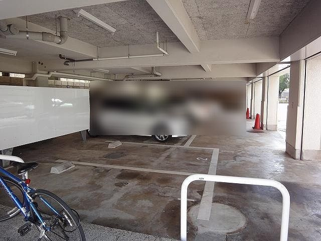 クレール本町の駐車場