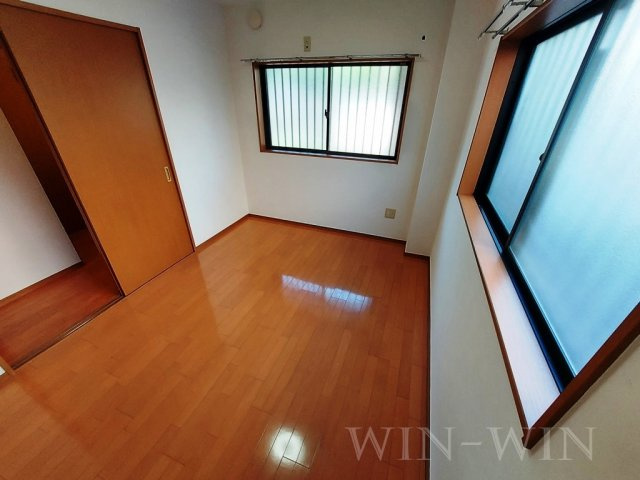 ブロードタウン神野 Bの寝室