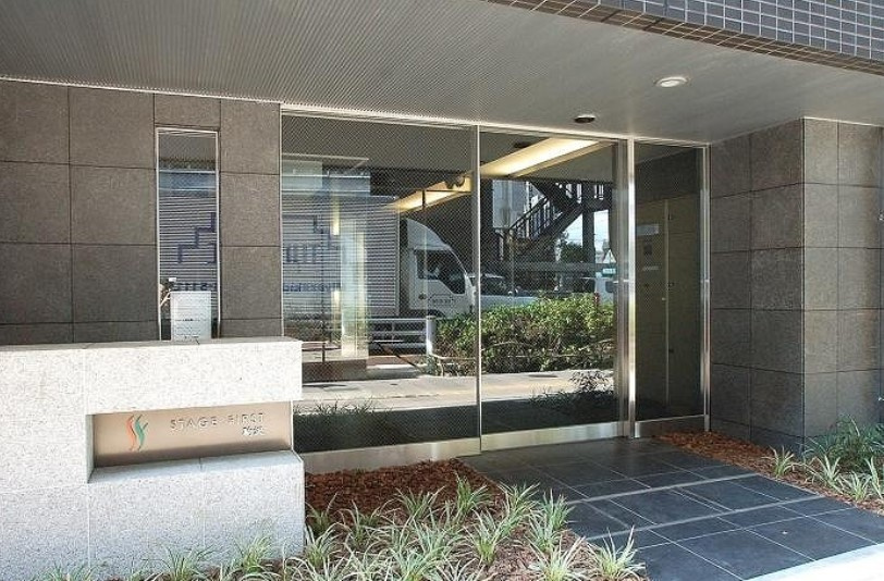 ステージファースト駒沢のエントランス